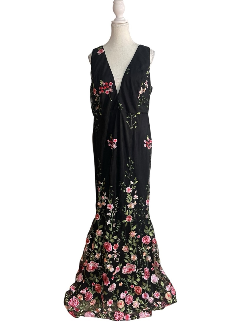 Lulus Soiree Blossom Embroidered V-Neck Mermaid Maxi Dress Black Floral